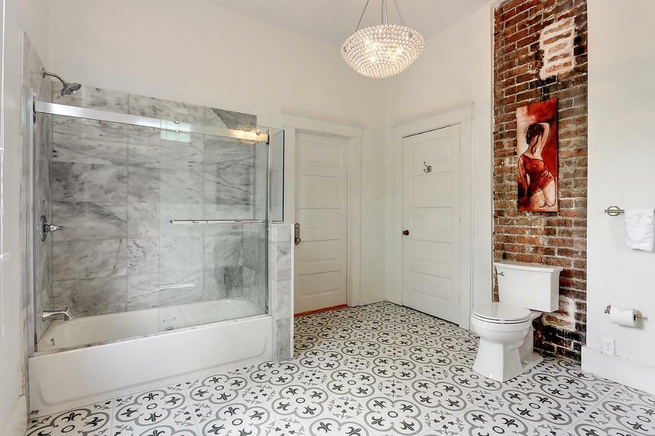 Modern Victorian House With Relaxing Courtyard Villa New Orleans Exteriör bild